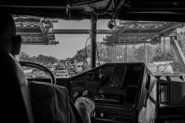 Kabin truk di tengah lalu lintas padat jalan tol